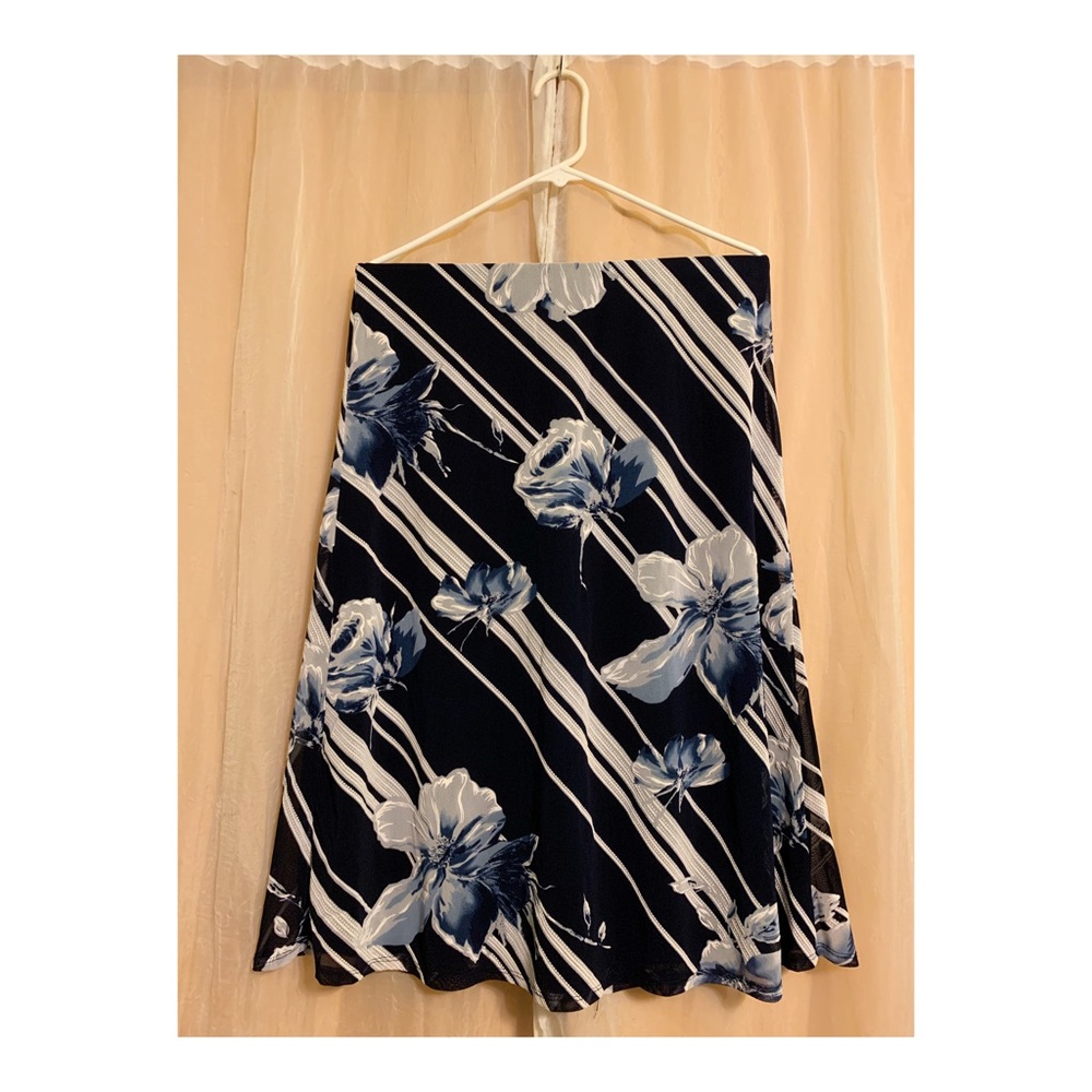 🌿 Navy Blue Rose Skirt — FREE W/ BUNDLE